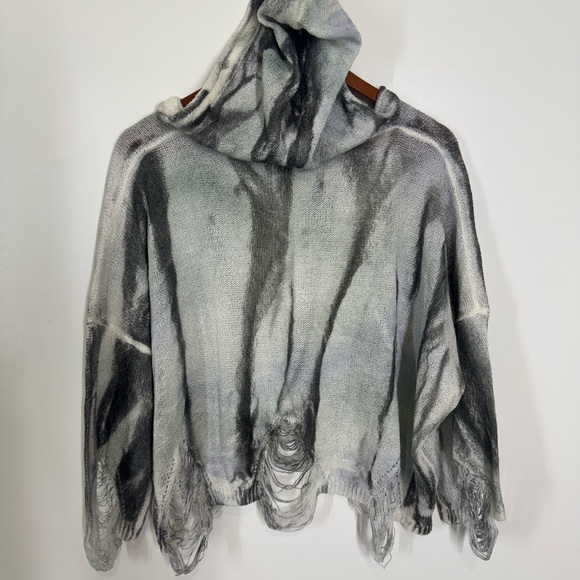 POL Greenish Gray and Cream Knit Sweater Small Lightweight Distressed NWOT - Picture 4 of 5